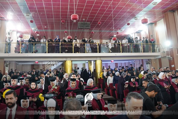 كلية الصيدلة في جامعة أهل البيت (عليهم السلام) تحتفي بتخرج طلبتها وترديد قسم المهنة بحضور رسمي وأكاديمي